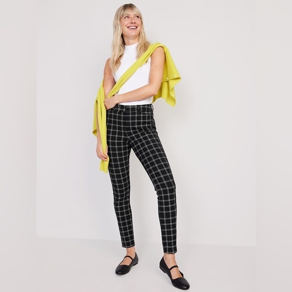 NWOT Old Navy High Rise Pixie Black Plaid Secret Smooth Pockets Pants Size 6P
